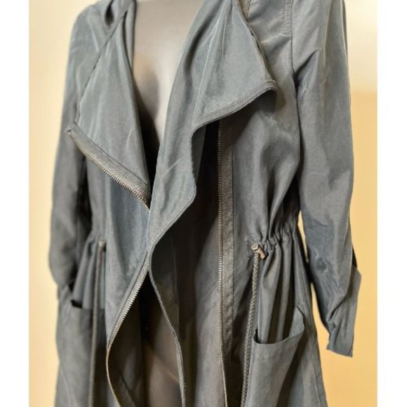 Divided by H&M Front Zip Rain Coat Long Sleeve Drawstring Waist Size 6 Black - Picture 2 of 4